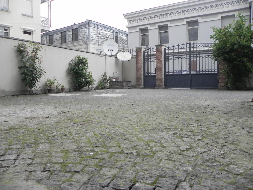 Old Yard Guest House 트빌리시 외부 사진